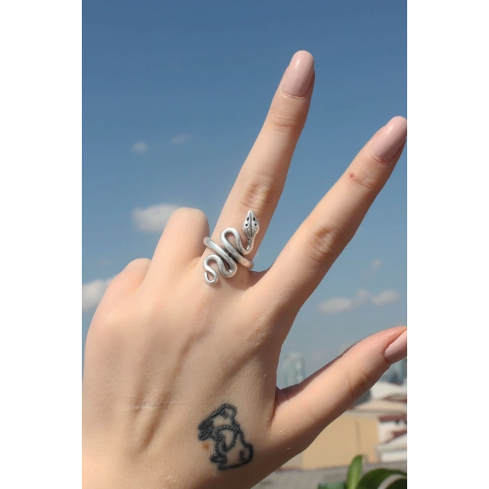 Yılan Figürlü Metal Ayarlamalı Antik Yüzük