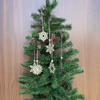 Adshome® Pilli Peri Ledli 6 Parça Kırmızı Beyaz İpli Kar Tanesi Model Ahşap Yılbaşı Ağaç Süsü