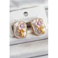 Pirinç Beyaz Mineli İnci Detaylı Çiçek Figürlü Sanatsal Portre Model Gold Renk Kadın Küpe