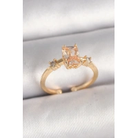 Pirinç Gold Renk Kare Zirkon Taş Model Kadın Yüzük