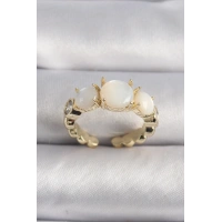 Pirinç Gold Renk Zirkon Taş Detaylı Beyaz Sedefli VIP Seri Kadın Yüzük