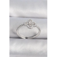 Pirinç Gümüş Renk Zirkon Taşlı Yonca Model İnci Detay Kadın Yüzük