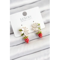 Pirinç Mineli Zirkon Taşlı Çiçek Model Sallantılı Çilek Detaylı Gold Renk Kadın Küpe