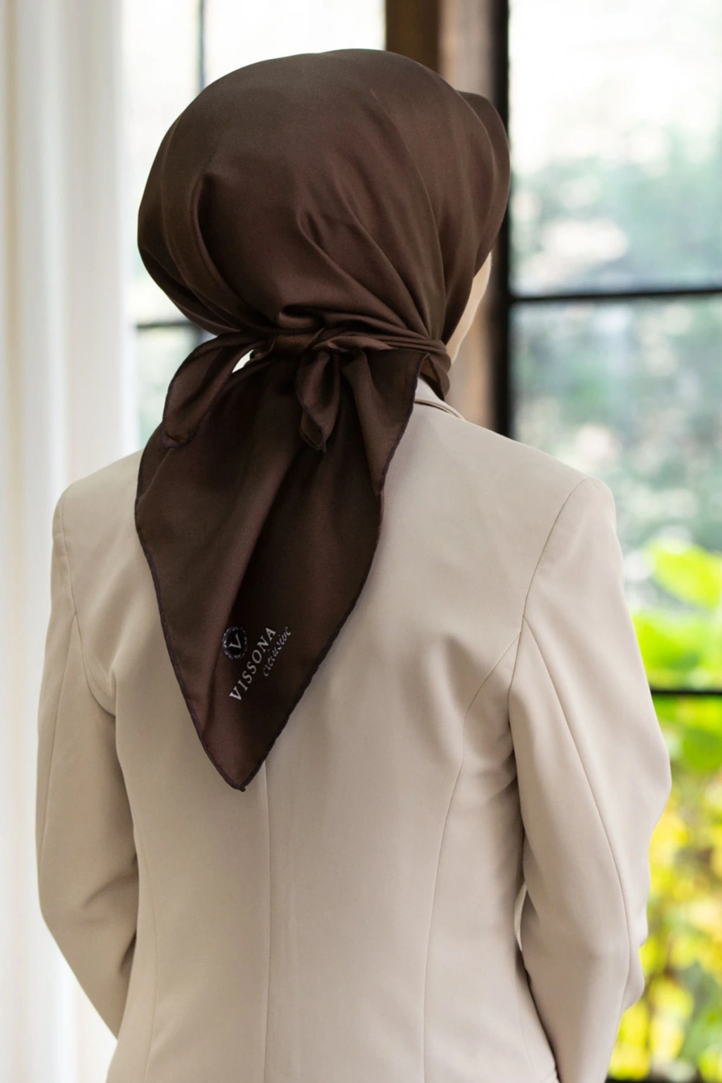 %100 Twill İpek Düz Kahverengi Renkli Daha Tok Exclusive Serisi 90x90 Eşarp Dikim Şekli : El Dikişi