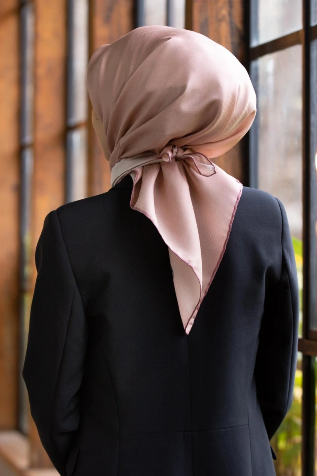 %100 Twill İpek Düz Pudra Renkli Daha Tok Exclusive Serisi 90x90 Eşarp Dikim Şekli : El Dikişi