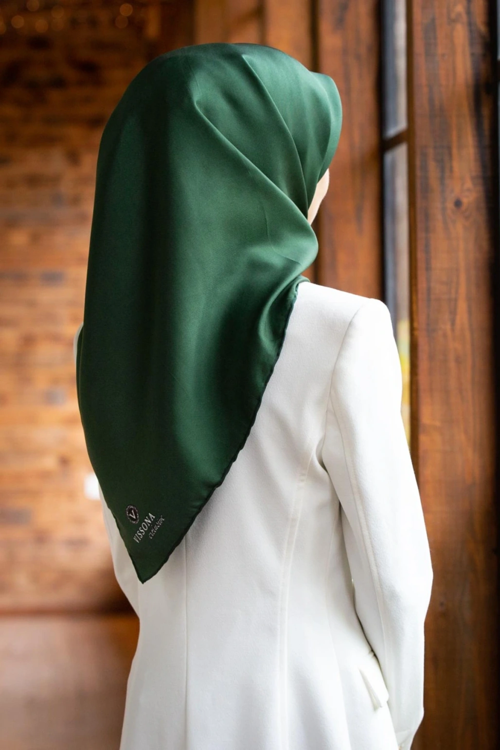 %100 Twill İpek Düz Zümrüt Yeşili Renkli Daha Tok Exclusive Serisi 90x90 Eşarp Dikim Şekli : El Diki