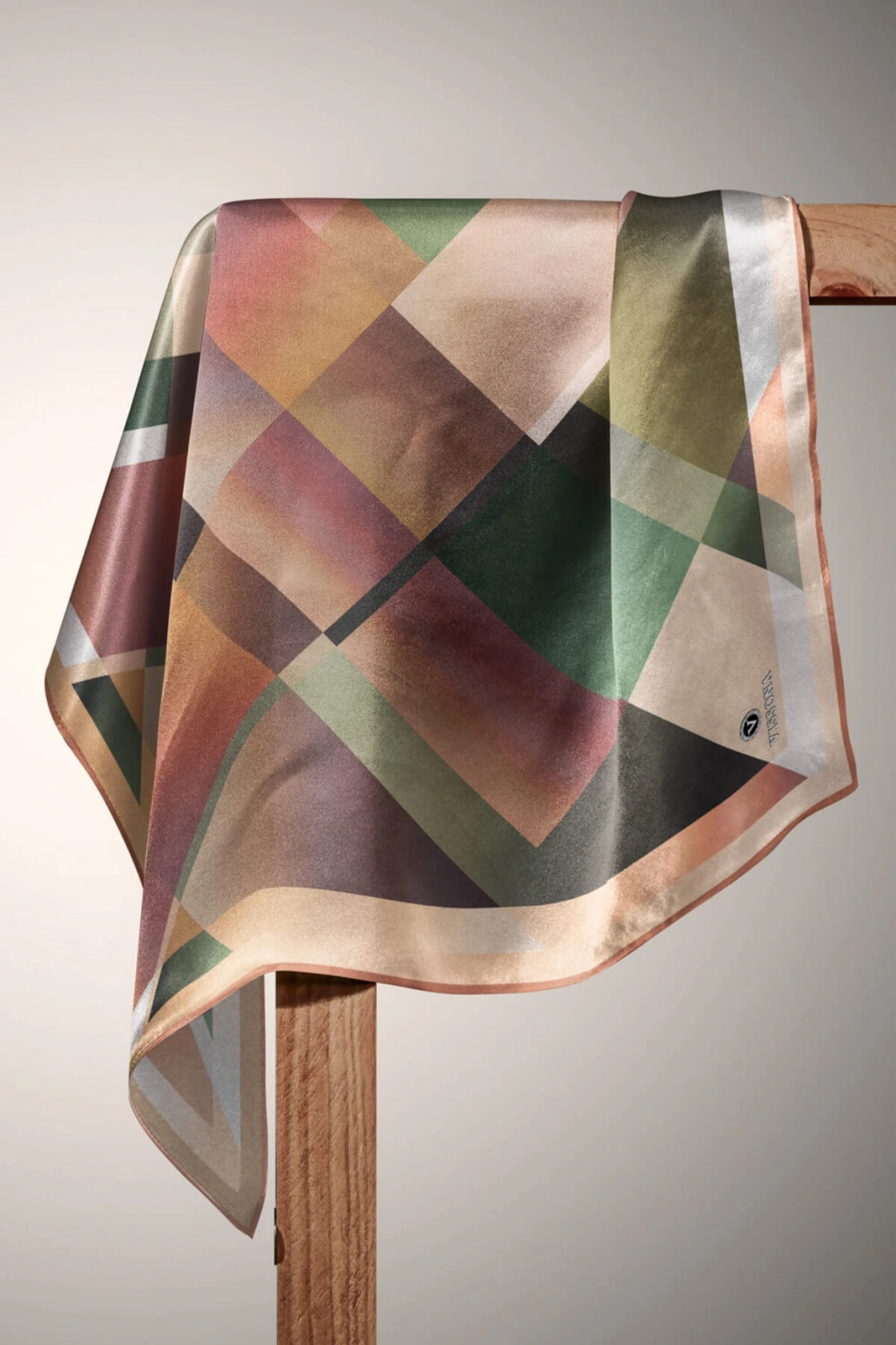 %100 Twill İpek Geometrik Desenli Bej - Haki Renkli 90x90 Eşarp Dikim Şekli : El Dikişi