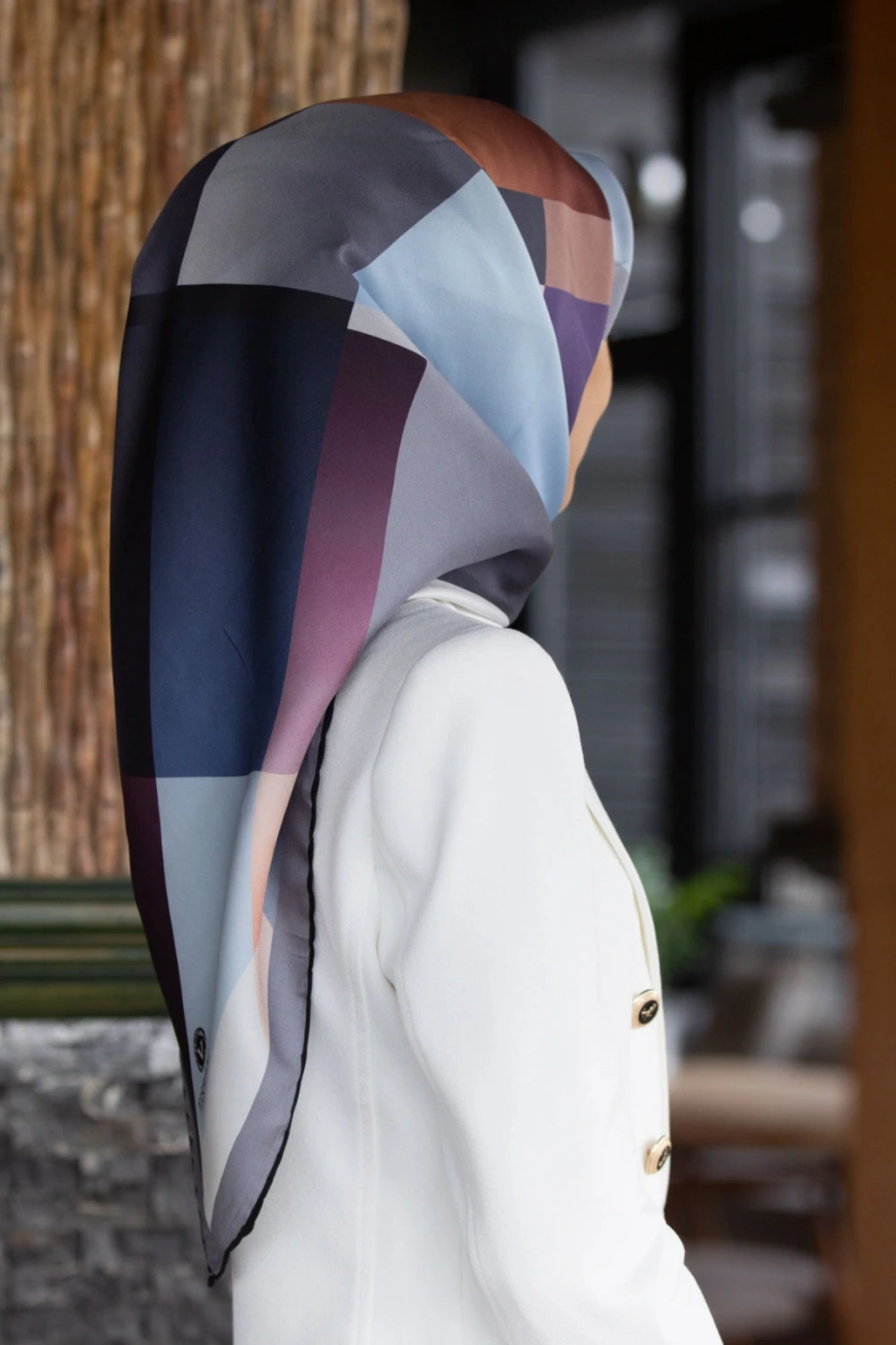 %100 Twill İpek Geometrik Desenli Gri - Bebe Mavisi Renkli 90x90 Eşarp Dikim Şekli : El Dikişi