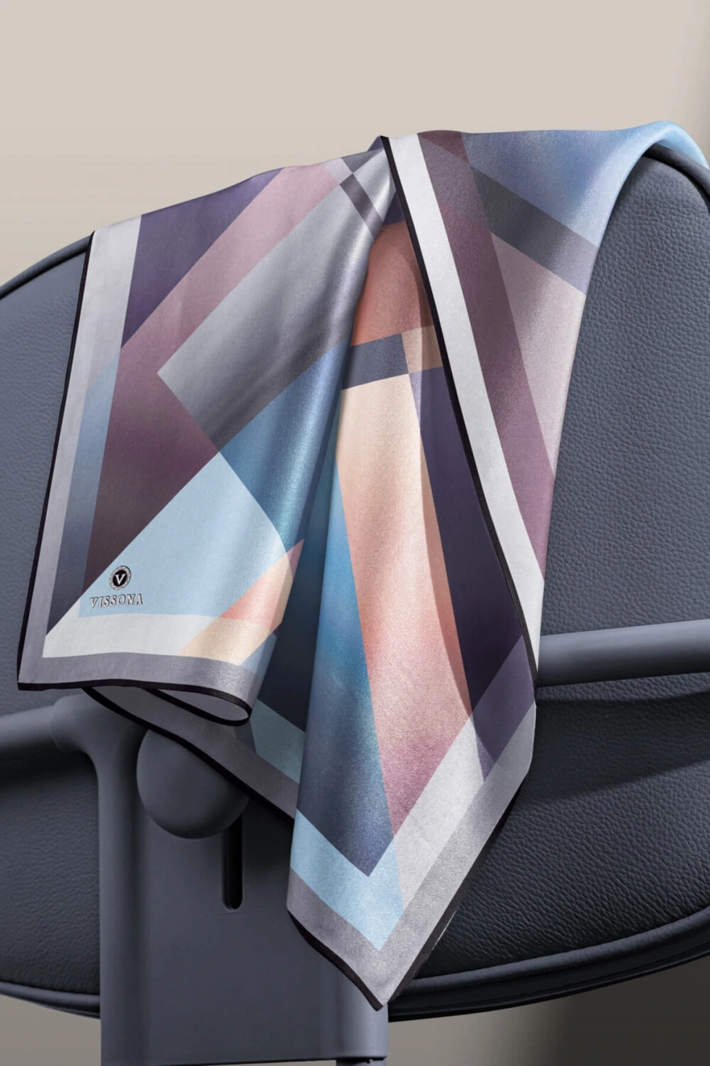 %100 Twill İpek Geometrik Desenli Gri - Bebe Mavisi Renkli 90x90 Eşarp Dikim Şekli : El Dikişi