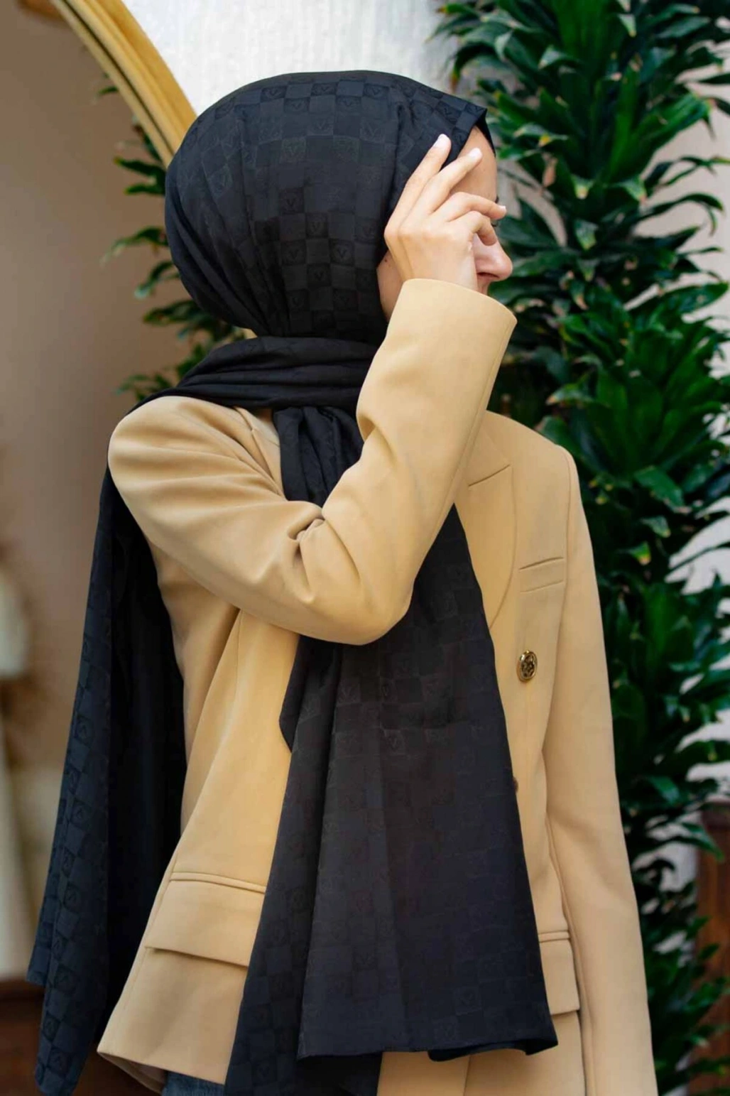 %57 İPEK %43 PAMUK Monogram Desenli Siyah Renkli Şal - 70x190 Dikiş Tipi İtalyan Dikişli