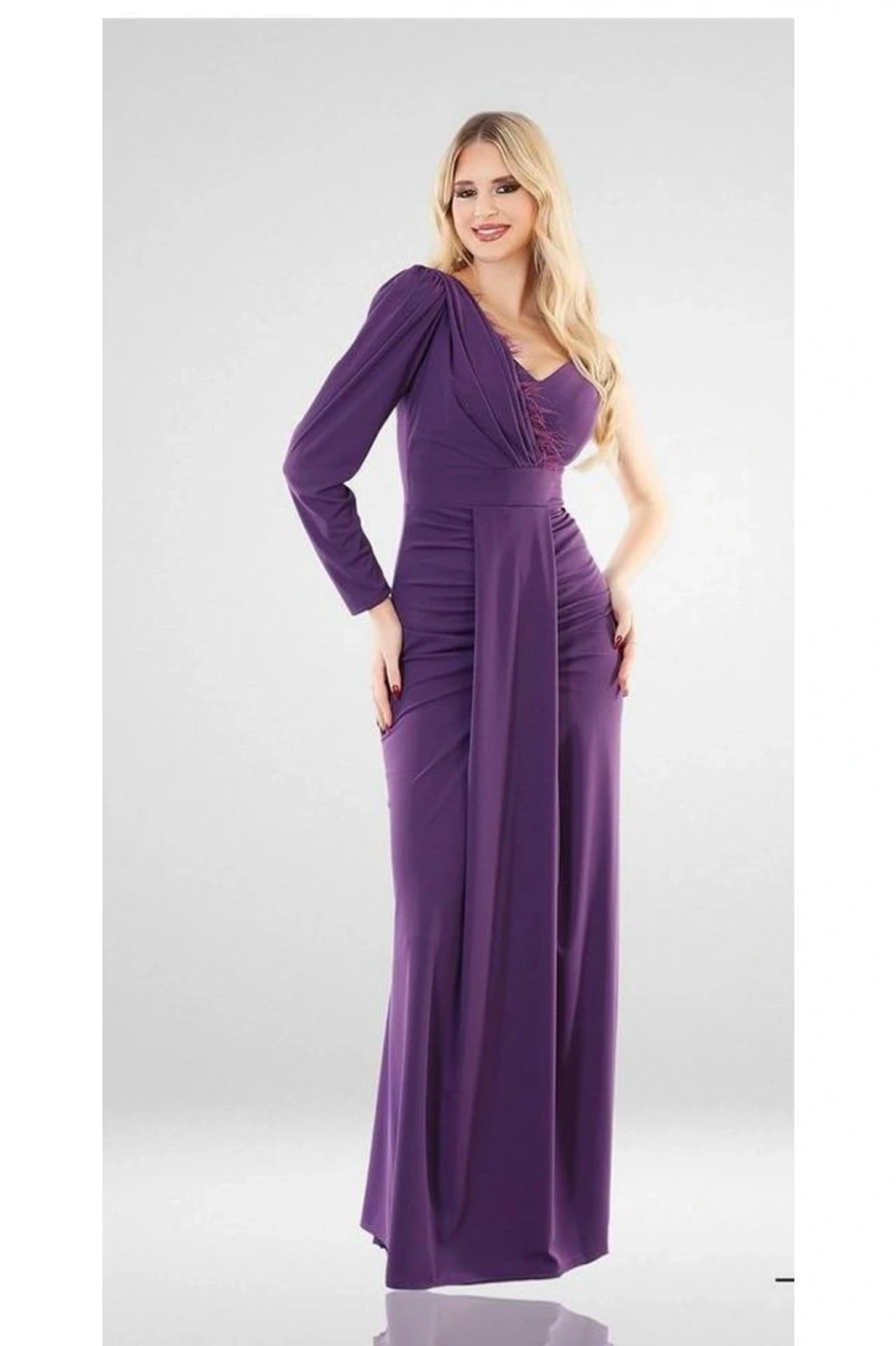 Göğüz Tüy Detaylı Tek Kol Uzun Elbise