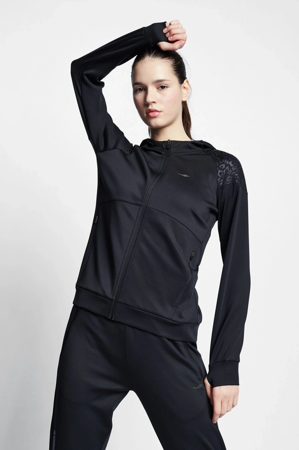 Siyah Kadın Koşu Fermuarlı Kapüşonlu Sweatshirt 22b-2001