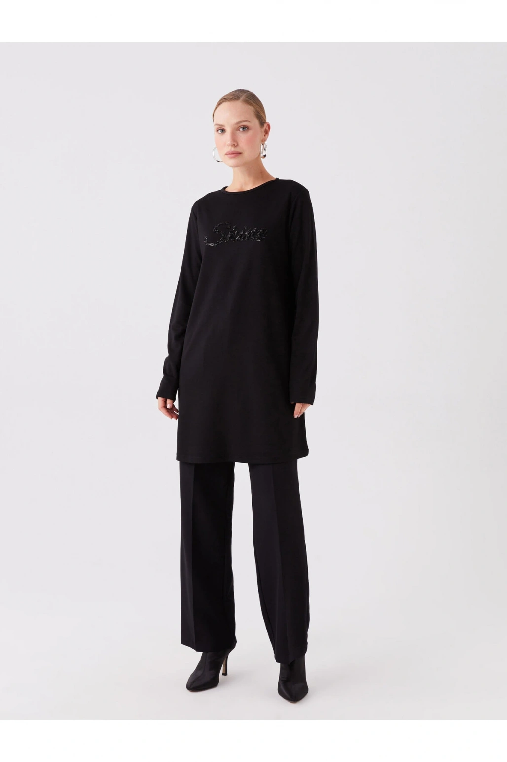Bisiklet Yaka Payet İşlemeli Uzun Kollu Kadın Tunik