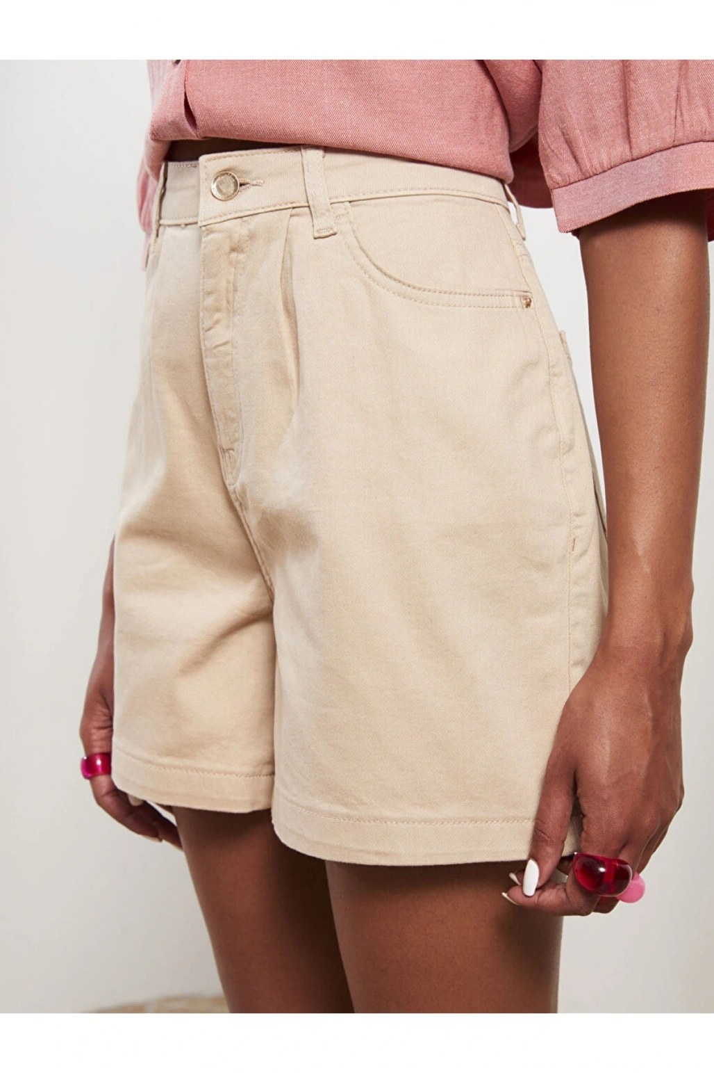 Rahat Kalıp Düz Cep Detaylı Gabardin Kadın Şort