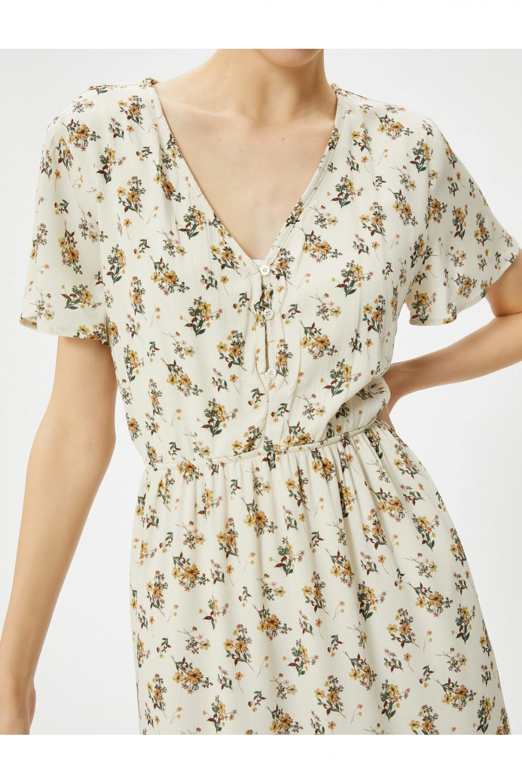 Çiçekli Midi Elbise Asimetrik Kesim Fırfırlı Kısa Kollu V Yaka Düğmeli Astarlı