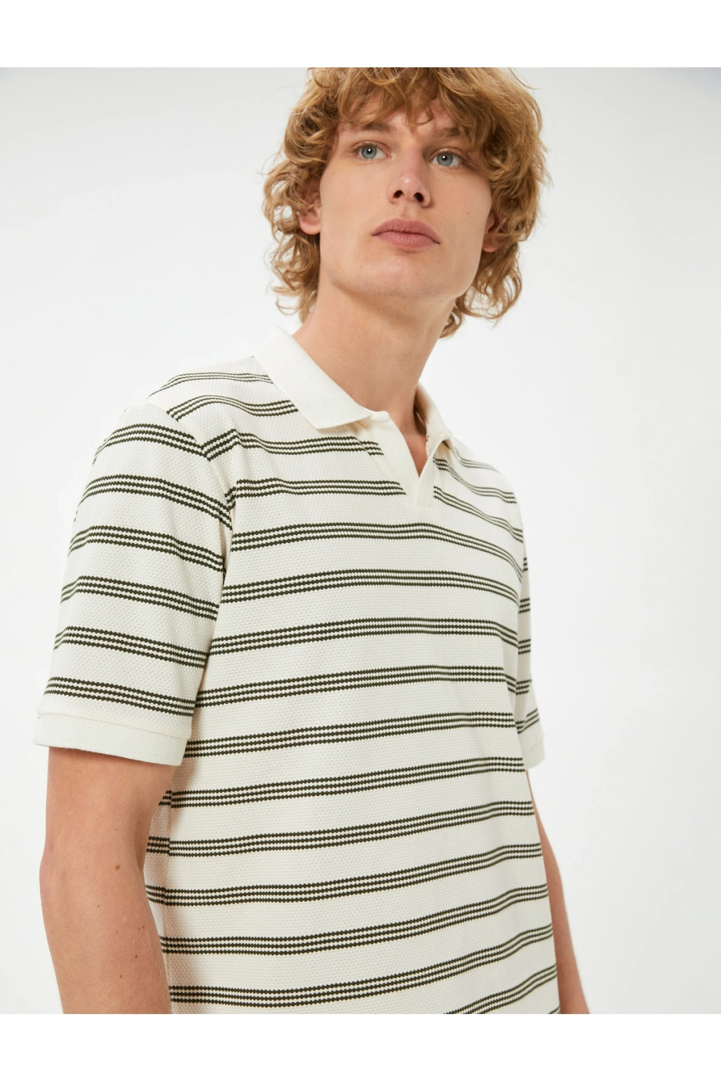 V Yaka Polo Tişört Dokulu Kısa Kollu Pamuklu