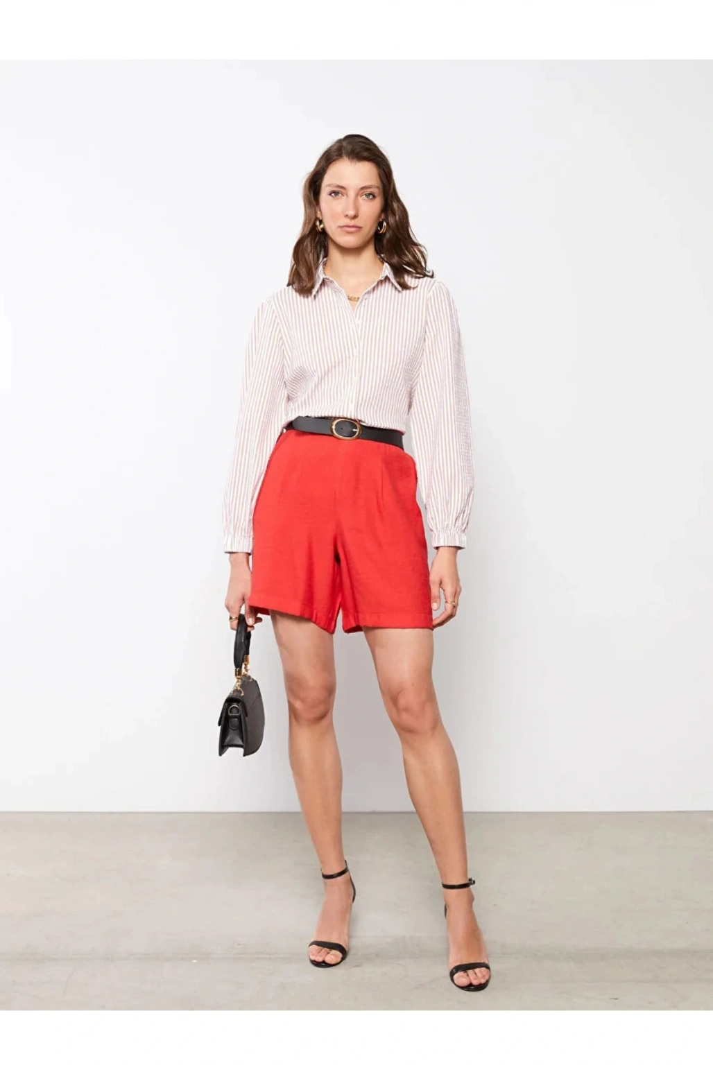 Beli Lastikli Düz Cep Detaylı Kadın Şort