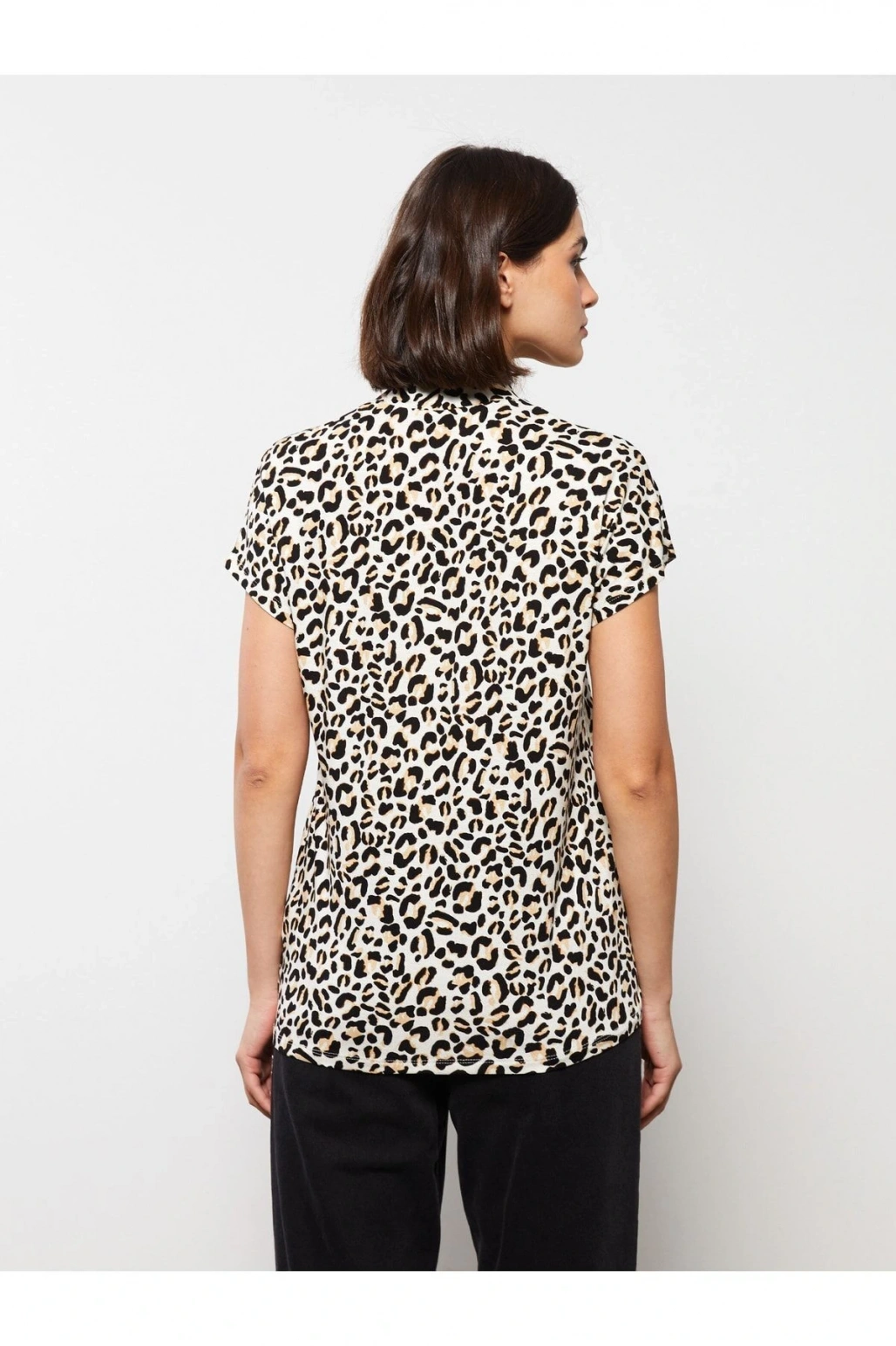 LCWAIKIKI Classic Karışık V Yaka Desenli Kısa Kollu Kadın Bluz