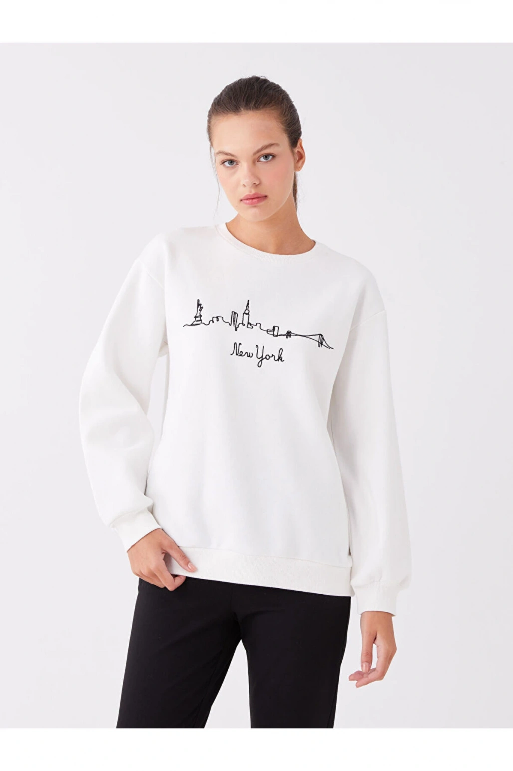 Bisiklet Yaka Nakışlı Uzun Kollu Kadın Sweatshirt