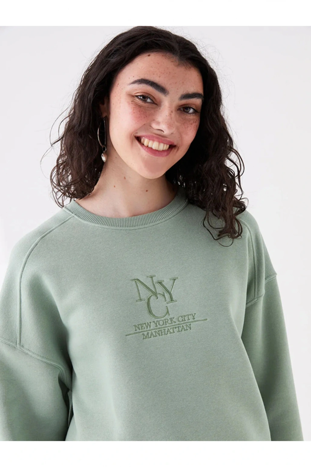 Bisiklet Yaka Nakışlı Uzun Kollu Oversize Kadın Sweatshirt