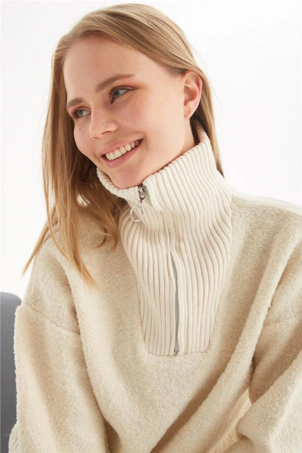 Yakası Fermuarlı Sweat Bej