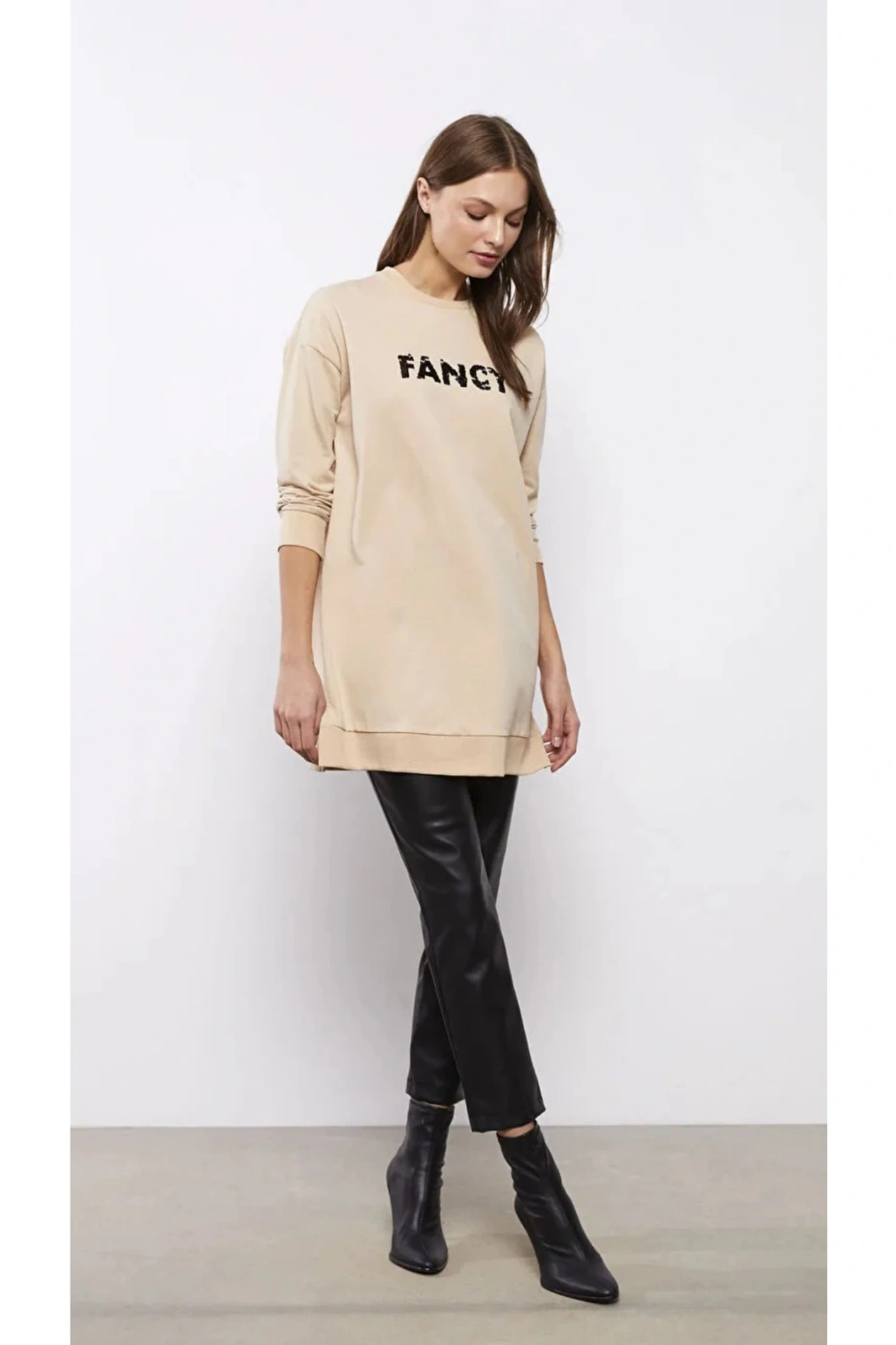 Classic Bisiklet Yaka Nakışlı Uzun Kollu Oversize Kadın Tunik