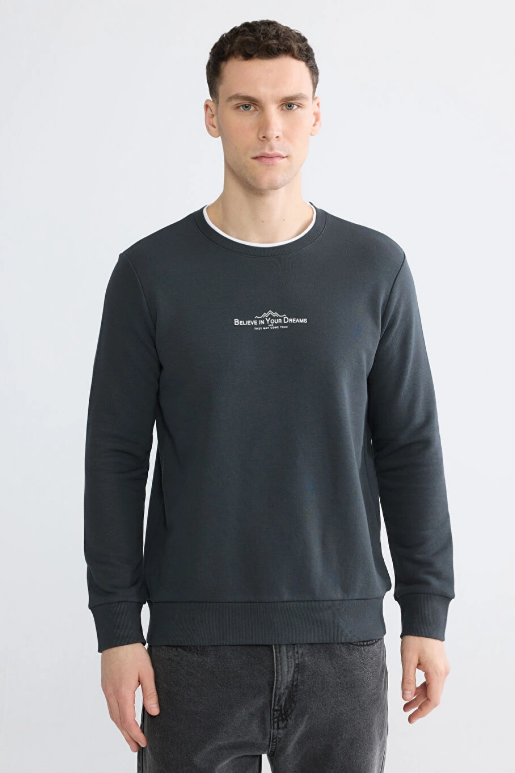 LCWAIKIKI Classic Antrasit Bisiklet Yaka Baskılı Erkek Sweatshirt