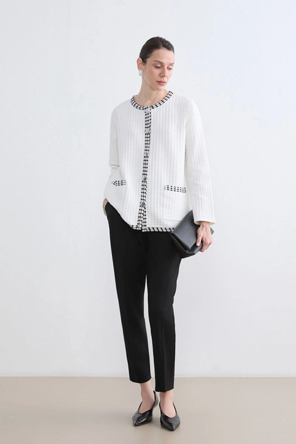 LCW Grace Beyaz Bisiklet Yaka Dokulu Kadın Hırka