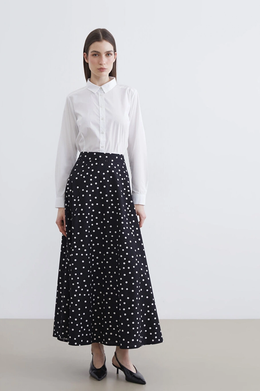 LCW Modest Siyah Beli Fermuarlı Puantiyeli Kloş Etek