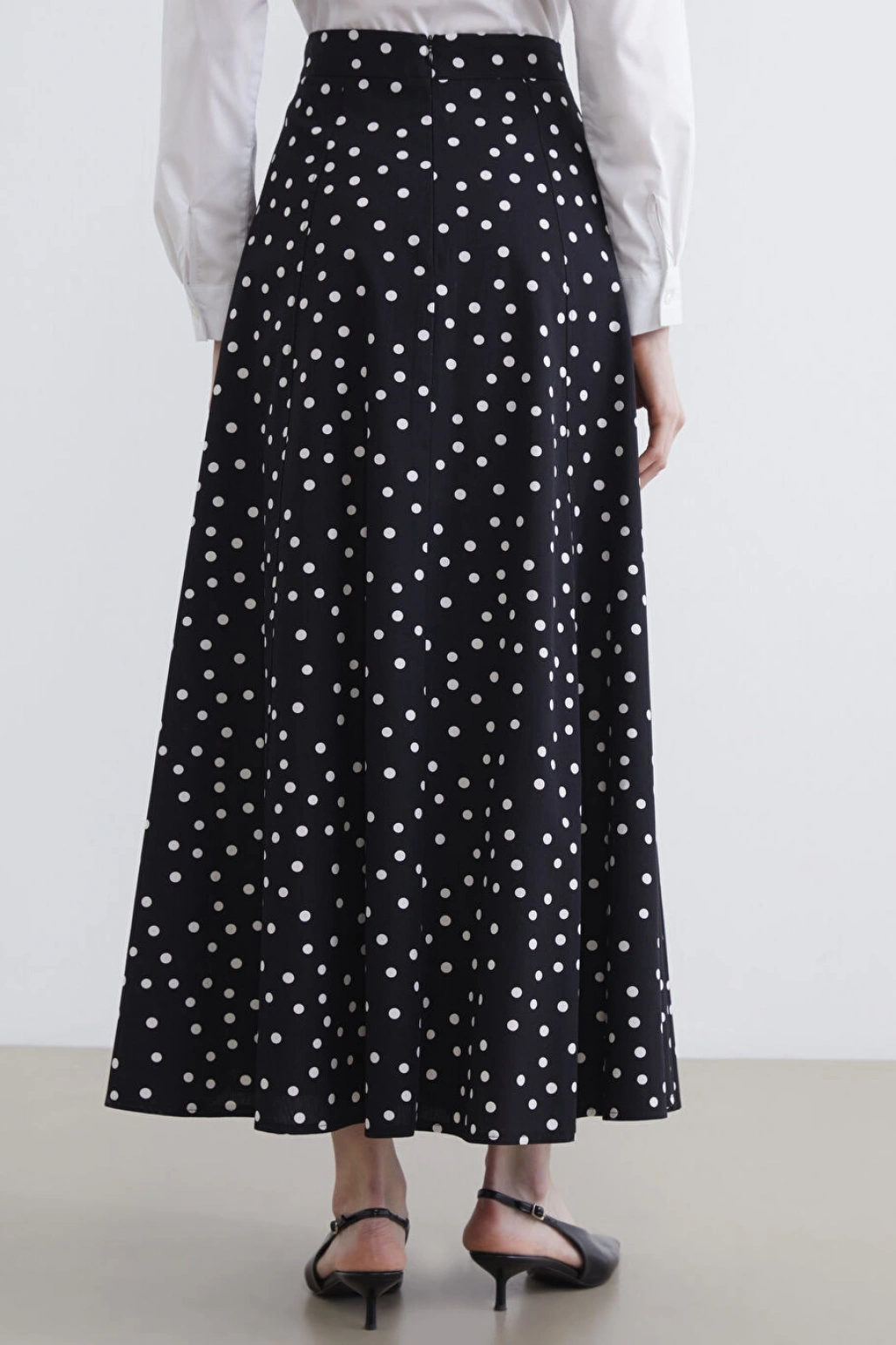 LCW Modest Siyah Beli Fermuarlı Puantiyeli Kloş Etek