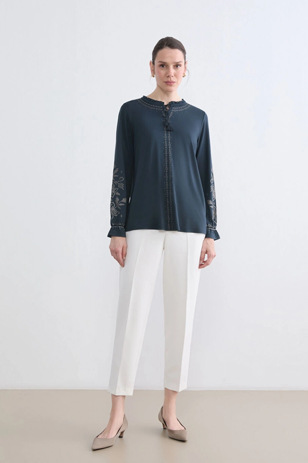 LCW Grace Lacivert Bağlama Yaka Fırfırlı Desenli Bluz