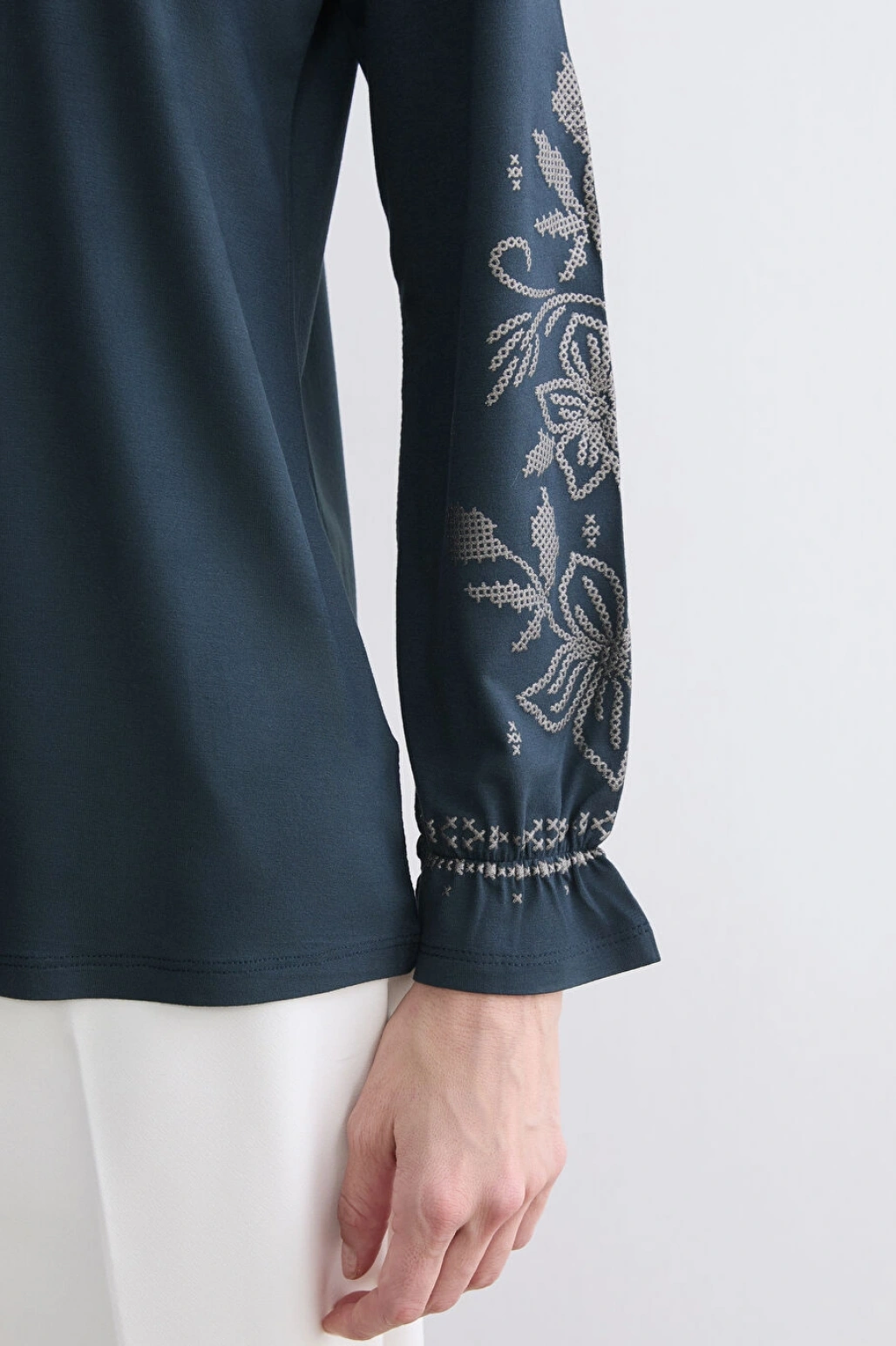 LCW Grace Lacivert Bağlama Yaka Fırfırlı Desenli Bluz