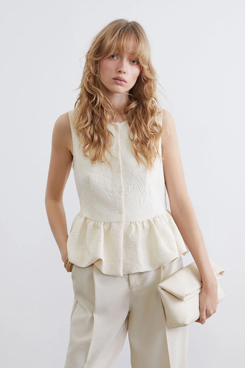 LCW Vision Ekru Bisiklet Yaka Desenli Fırfırlı Bluz