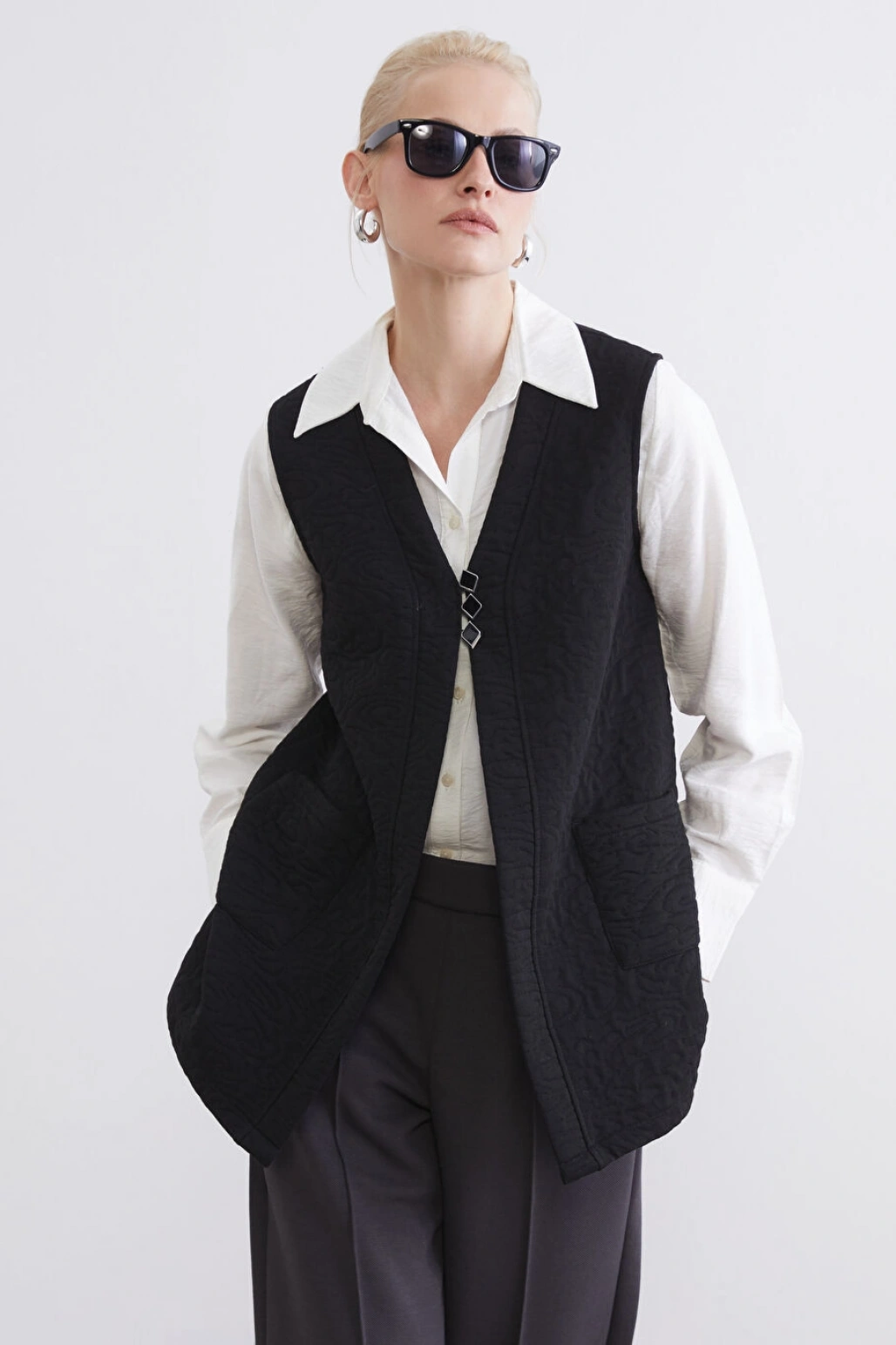 LCW Grace Siyah V Yaka Kendinden Desenli Kadın Yelek