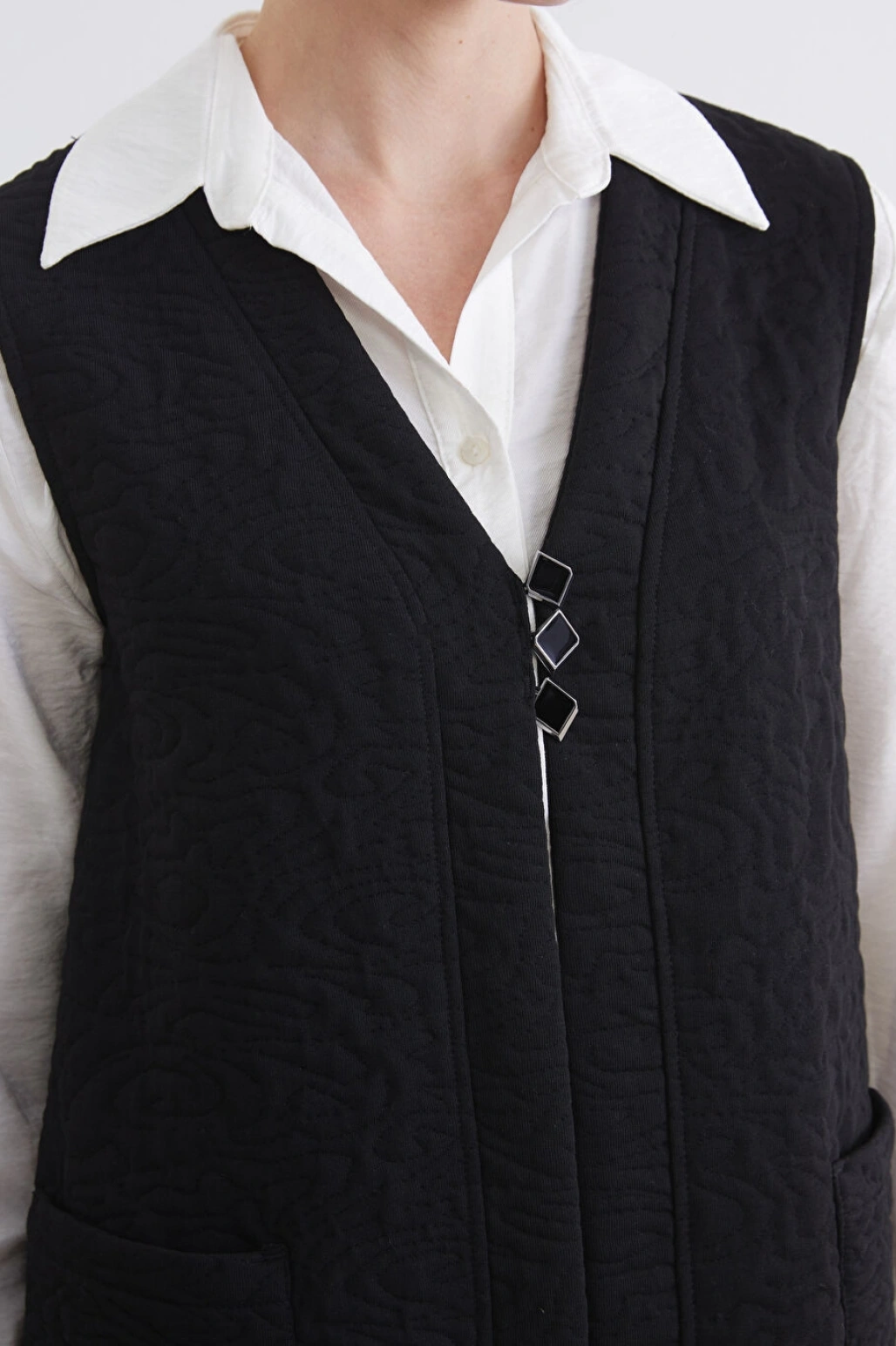 LCW Grace Siyah V Yaka Kendinden Desenli Kadın Yelek