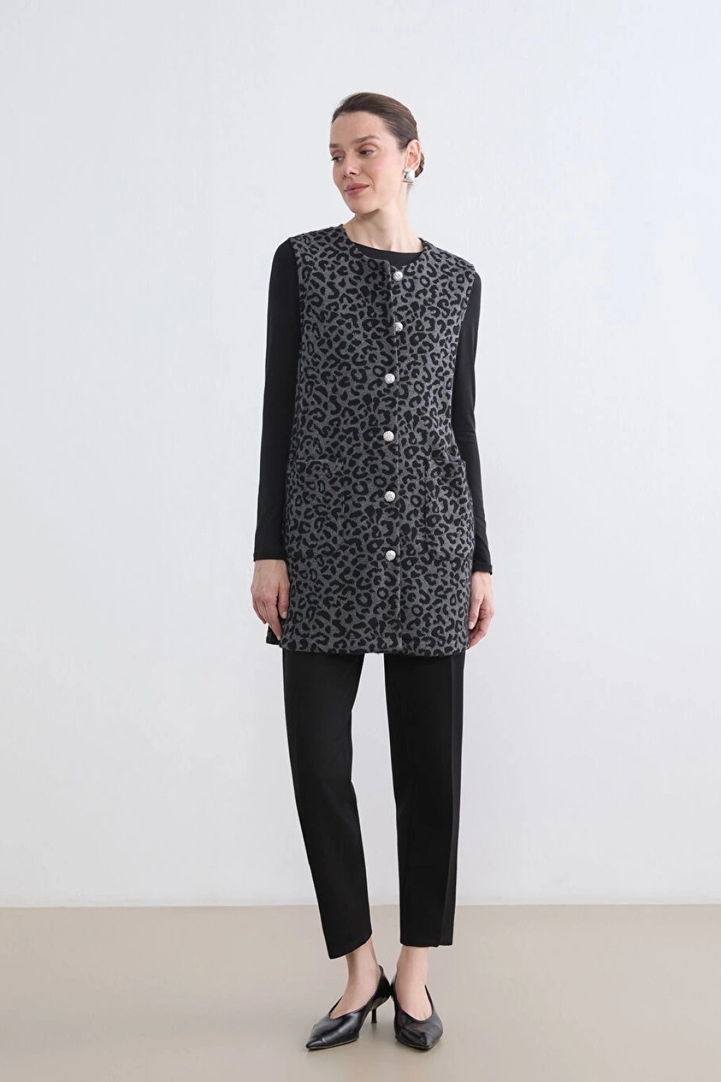 LCW Grace Siyah Bisiklet Yaka Leopar Desenli Kadın Yelek
