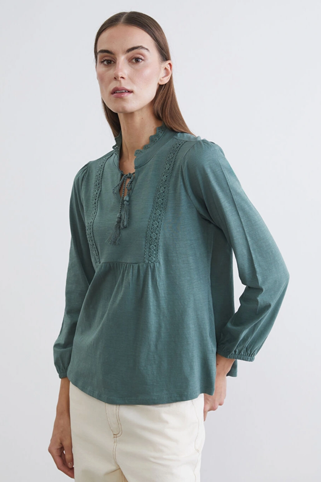LCW Grace Yeşil Bağlamalı Yaka Nakışlı Büzgülü Bluz