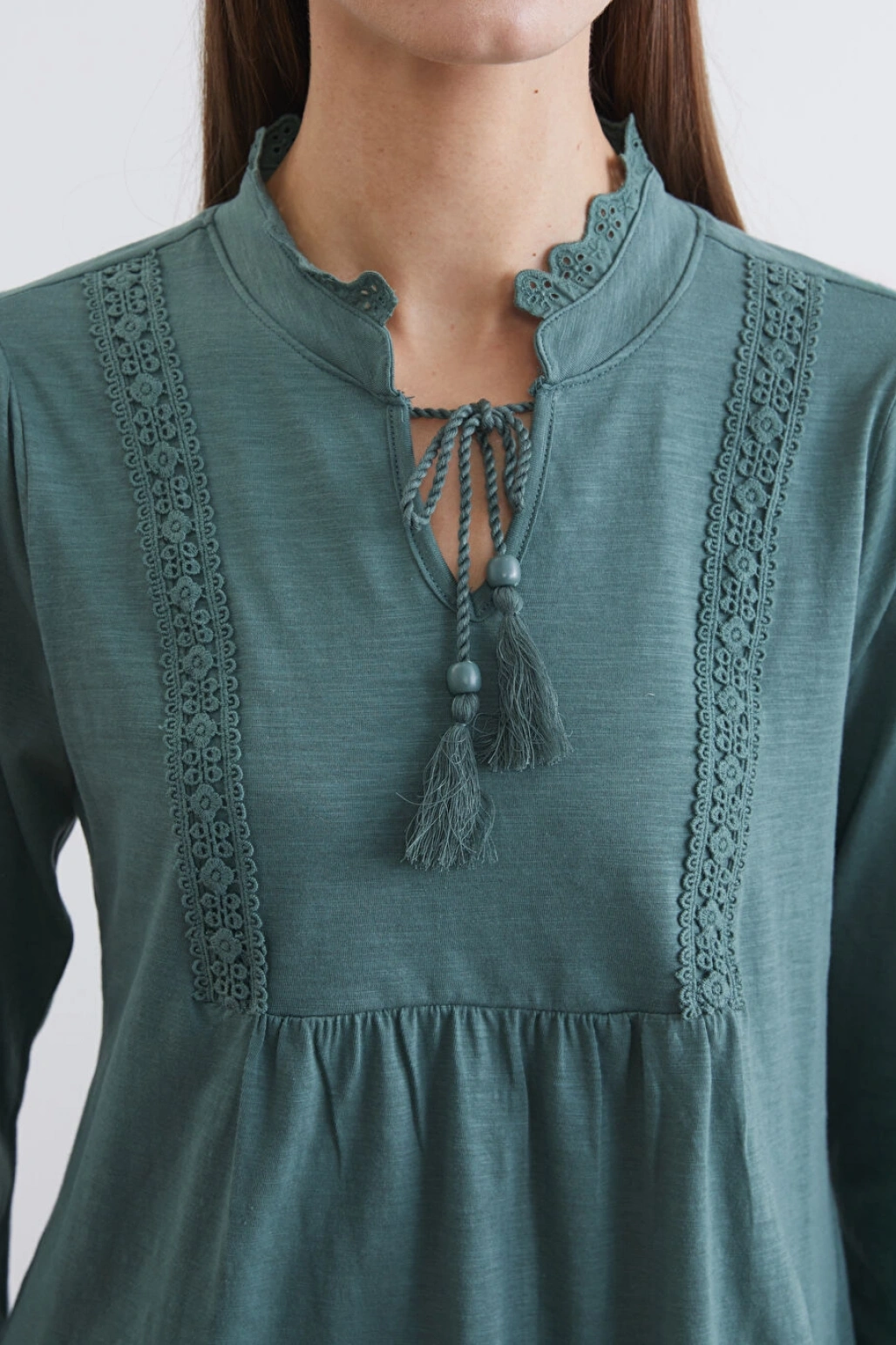 LCW Grace Yeşil Bağlamalı Yaka Nakışlı Büzgülü Bluz