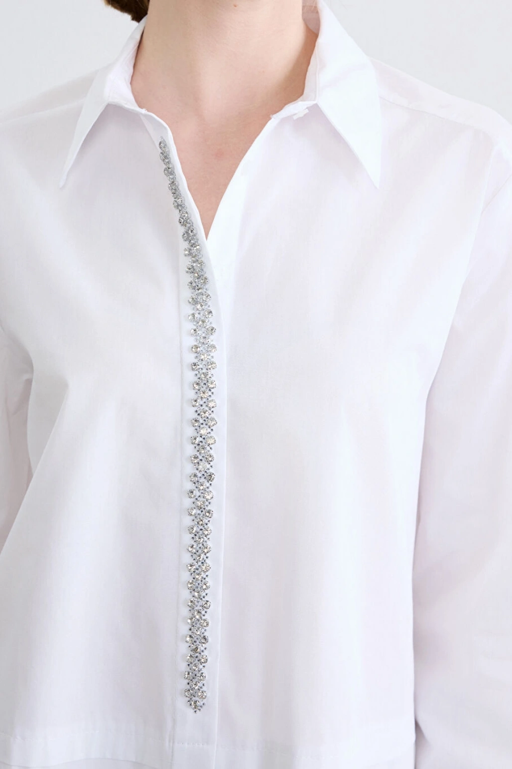 LCWAIKIKI Classic Beyaz Taşlı Oversize Poplin Kadın Gömlek