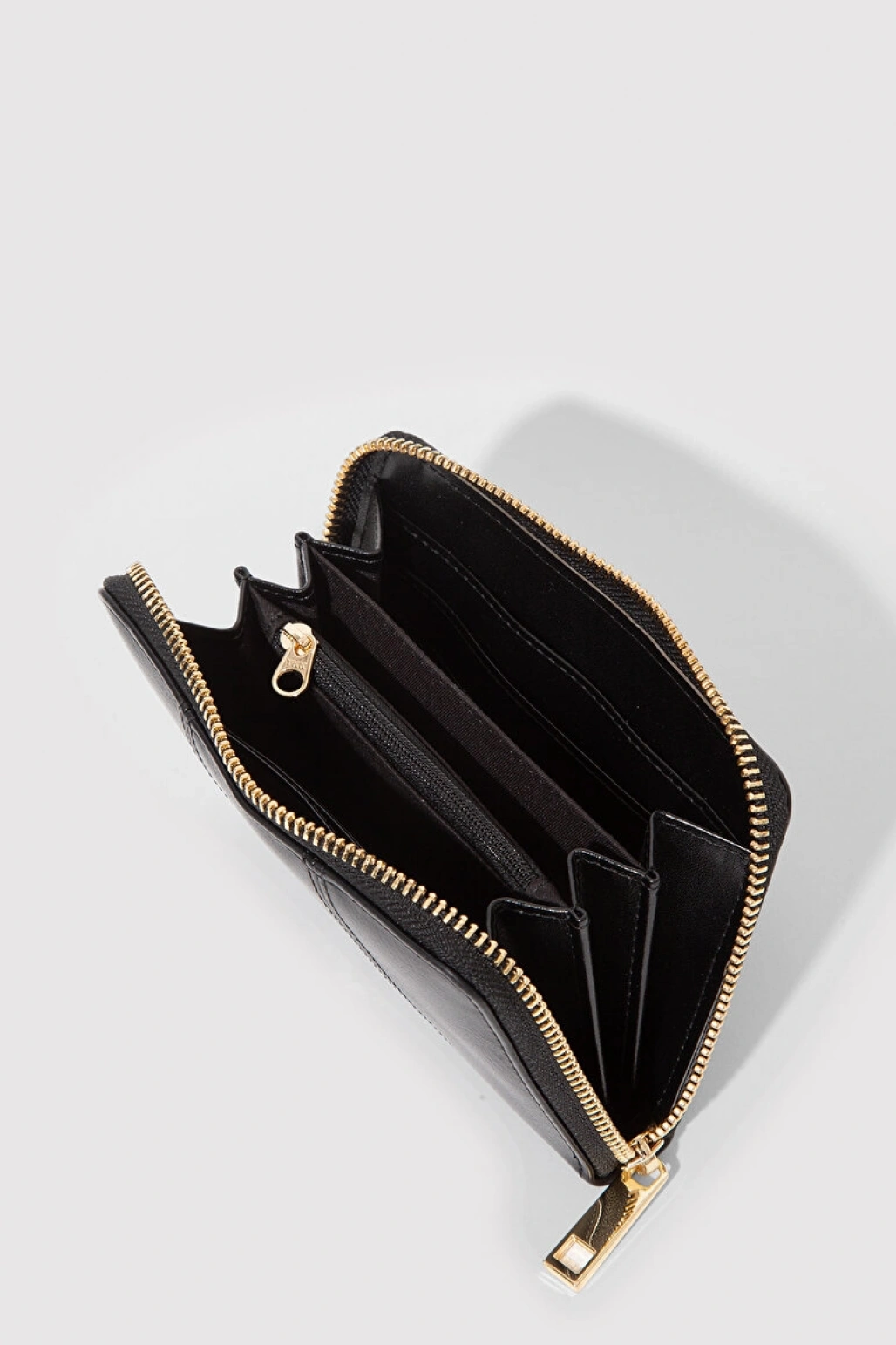 Mavi nin kadın koleksiyonundan Siyah Cüzdan.