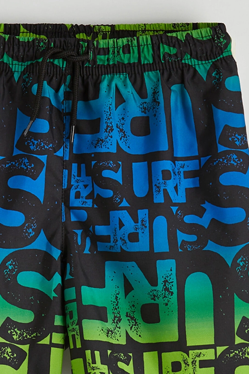LCW Kids Siyah Beli Lastikli Baskılı Erkek Çocuk Deniz Şortu