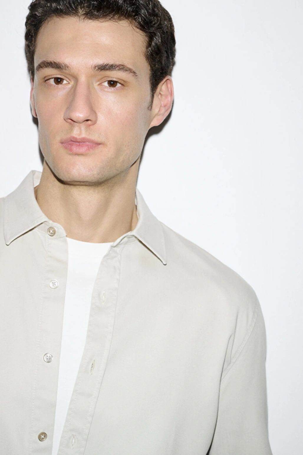 Mavi nin erkek koleksiyonundan Bej Gömlek.