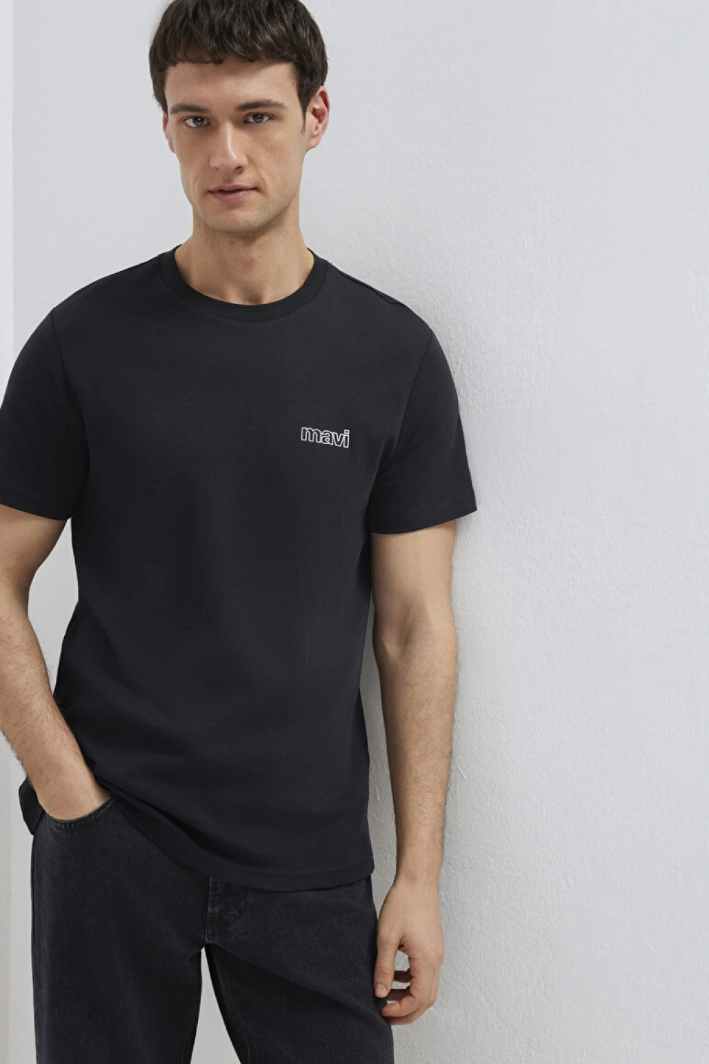 Mavi Logo Baskılı Siyah İnterlok Tişört