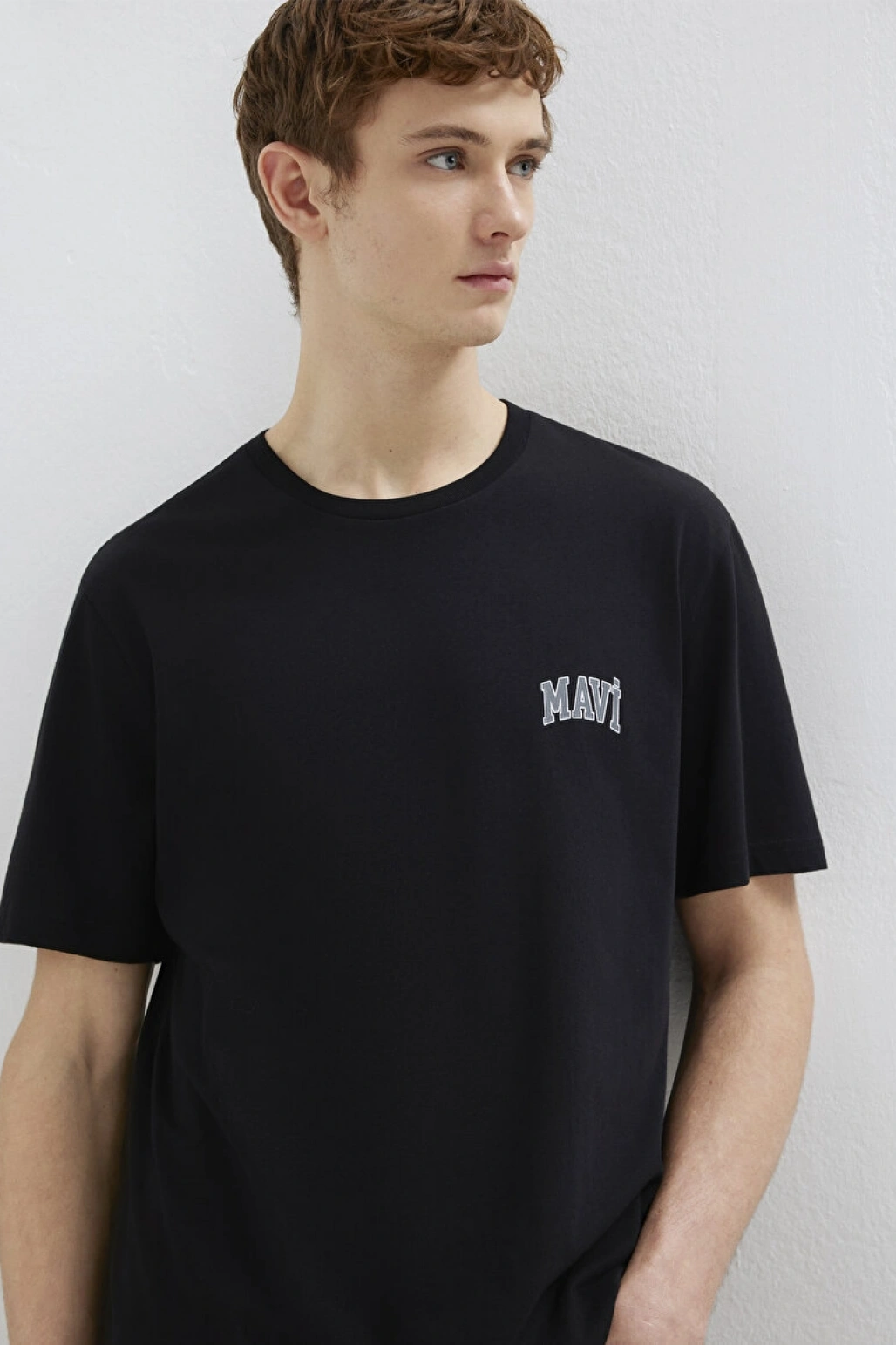 Mavi Logo Baskılı Siyah Tişört