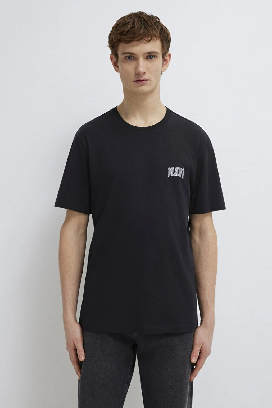 Mavi Logo Baskılı Siyah Tişört