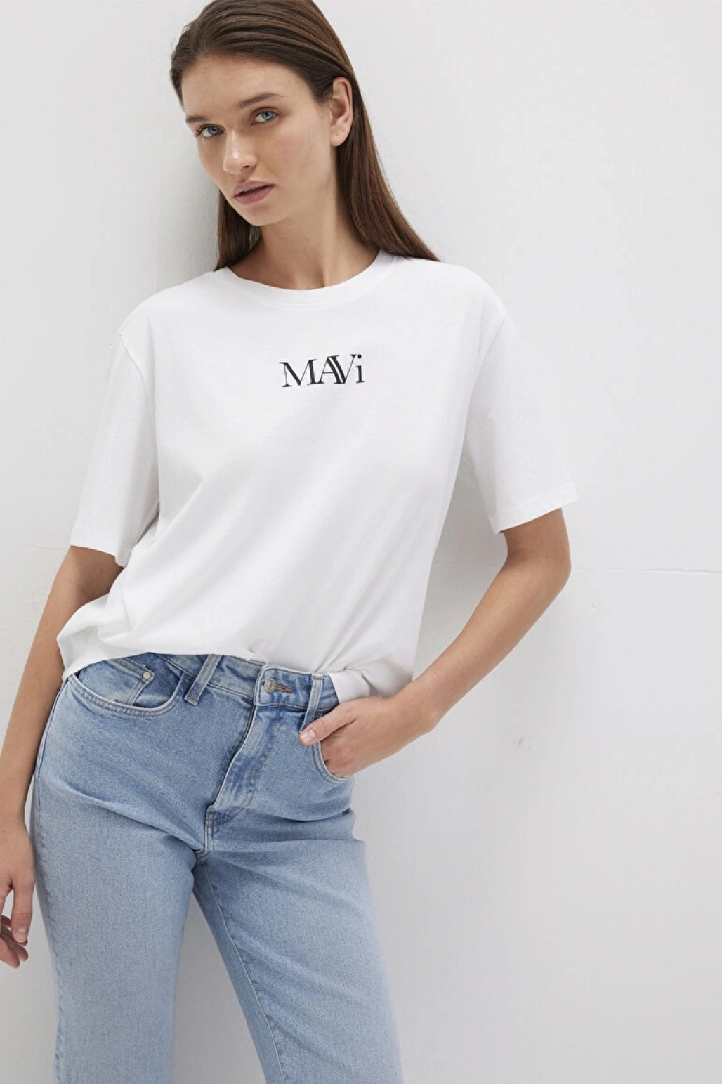 Mavi Logo Baskılı Beyaz Tişört