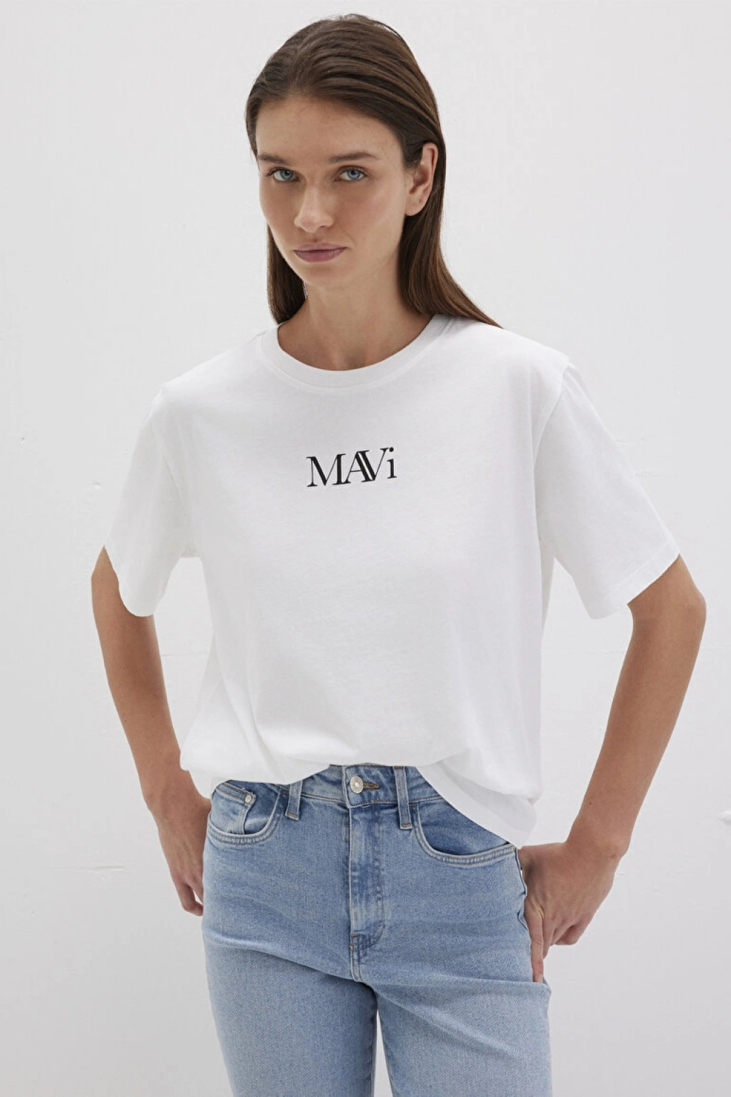 Mavi Logo Baskılı Beyaz Tişört