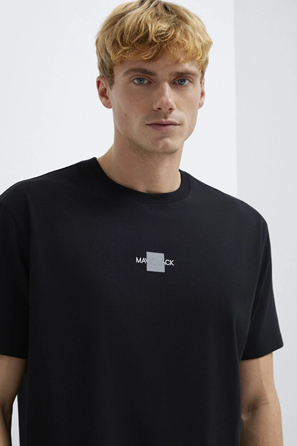 Mavi Black Reflektörlü Siyah Tişört