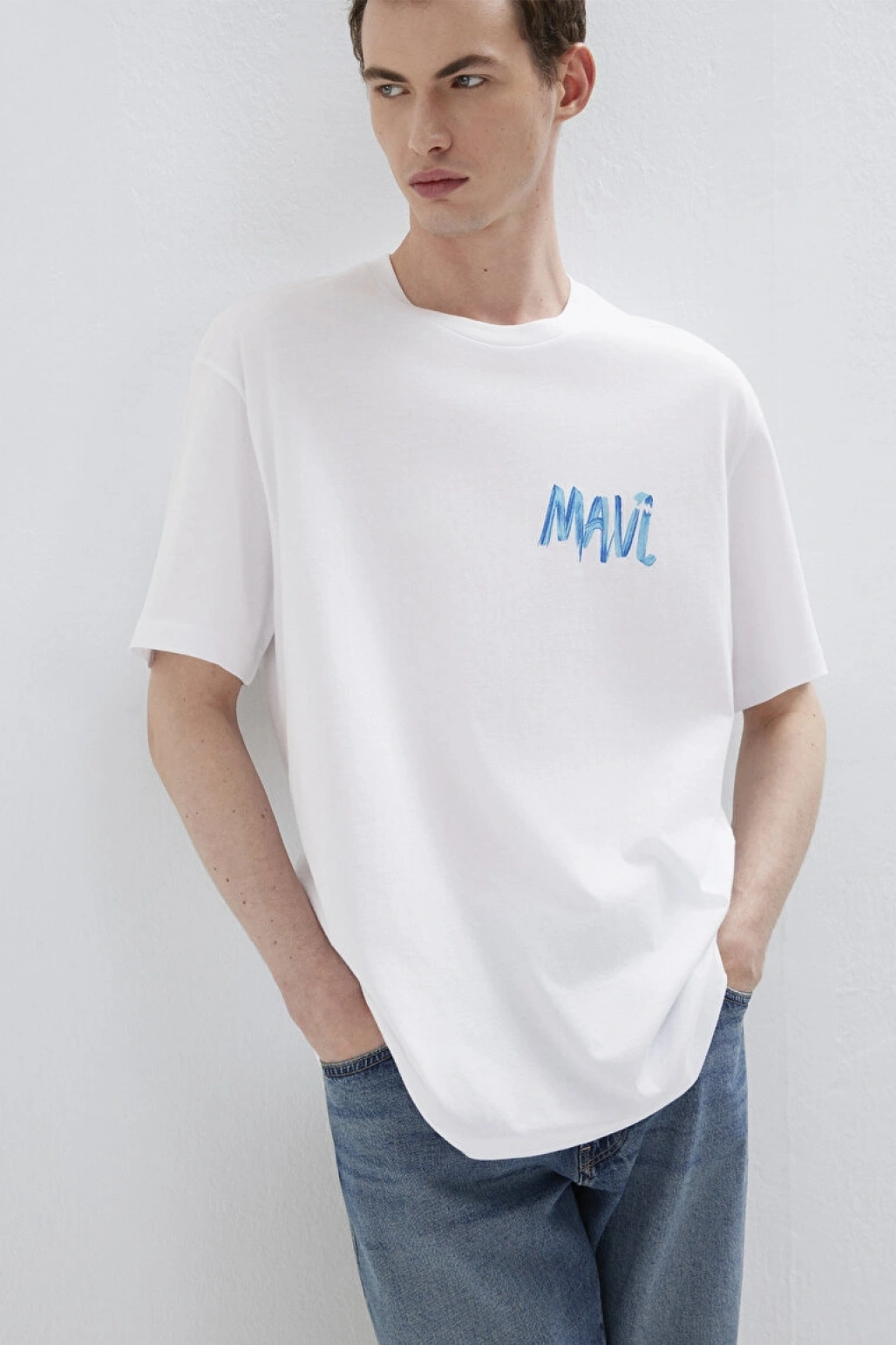 Mavi Baskılı Beyaz Tişört