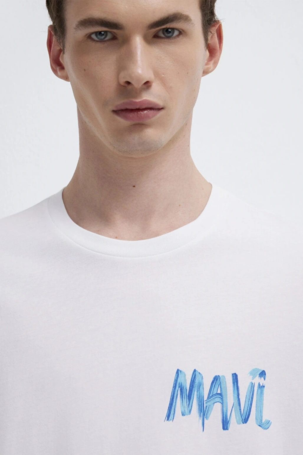 Mavi Baskılı Beyaz Tişört